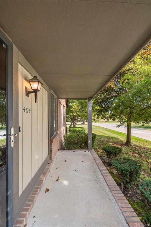 404 Meadow Bridge Drive, Rochester Hills, MI 48307 — Photo 5