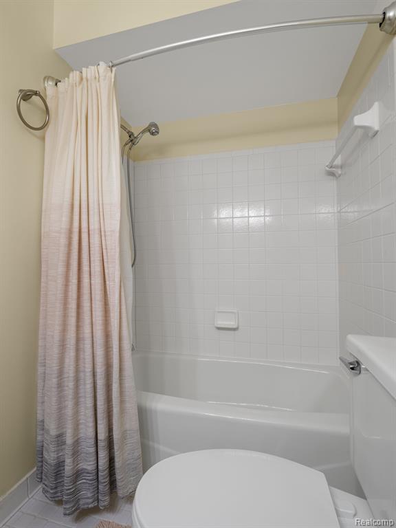300 SPRING BROOKE Drive, 300, Brighton, MI 48116 — Photo 19