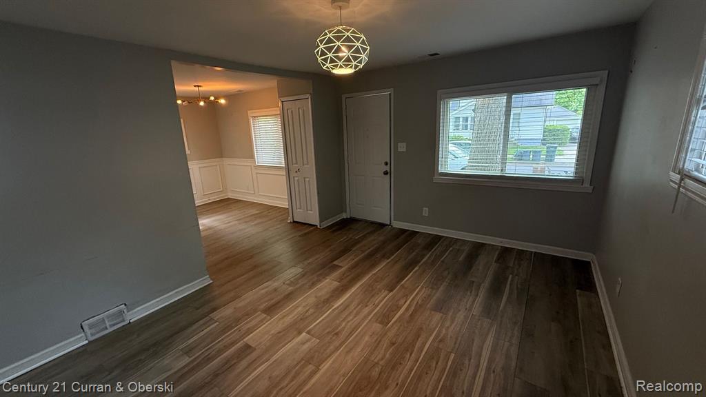 648 W HAZELHURST Street, Ferndale, MI 48220 — Photo 6