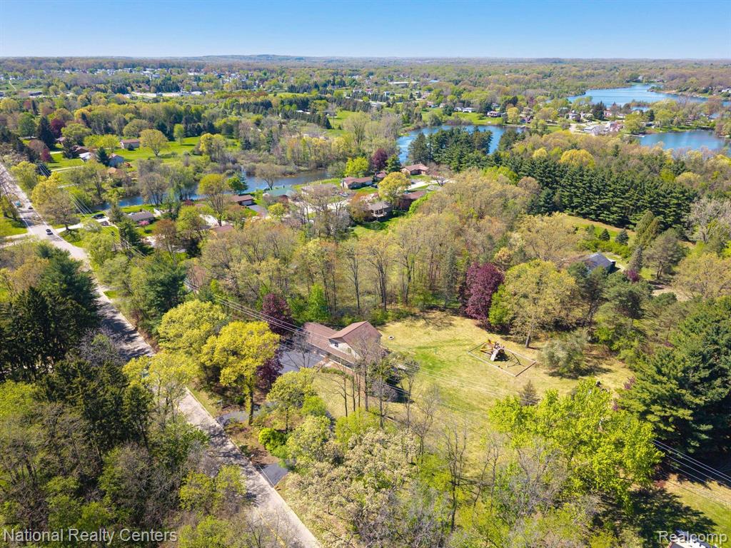 825 E WARDLOW Road, Highland, MI 48356 — Photo 2