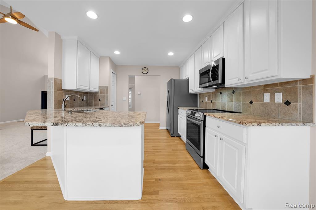 5729 Windspirit Court, 36, Waterford, MI 48327 — Photo 12