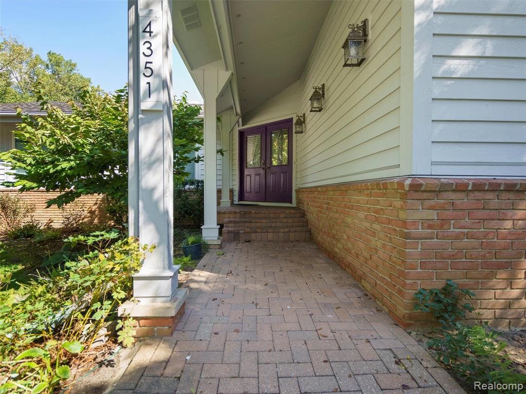 4351 Queens Way, Bloomfield Hills, MI 48304 — Photo 2