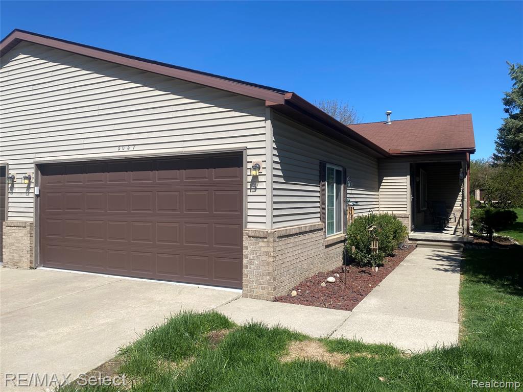 5057 Sandalwood Drive, Grand Blanc, MI 48439 — Photo 27