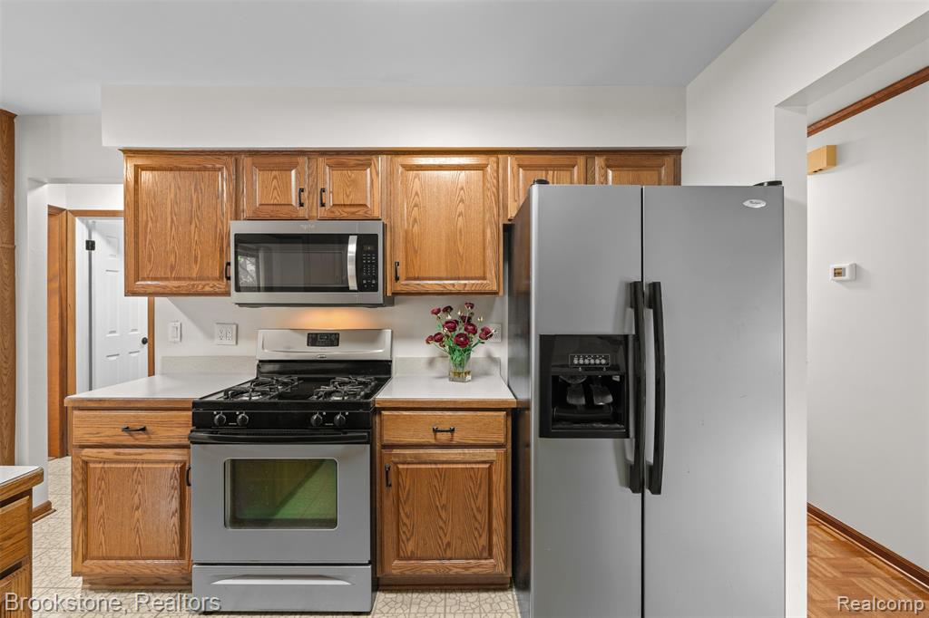 5315 Plymouth Street, Sterling Heights, MI 48310 — Photo 15