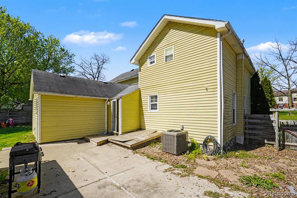 409 Fleming Street, Howell, MI 48843 — Photo 24