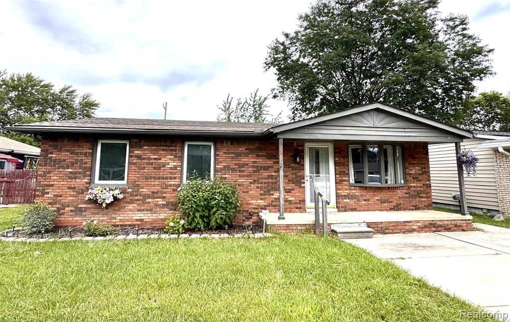 37197 Jefferson Avenue, Harrison Township, MI
