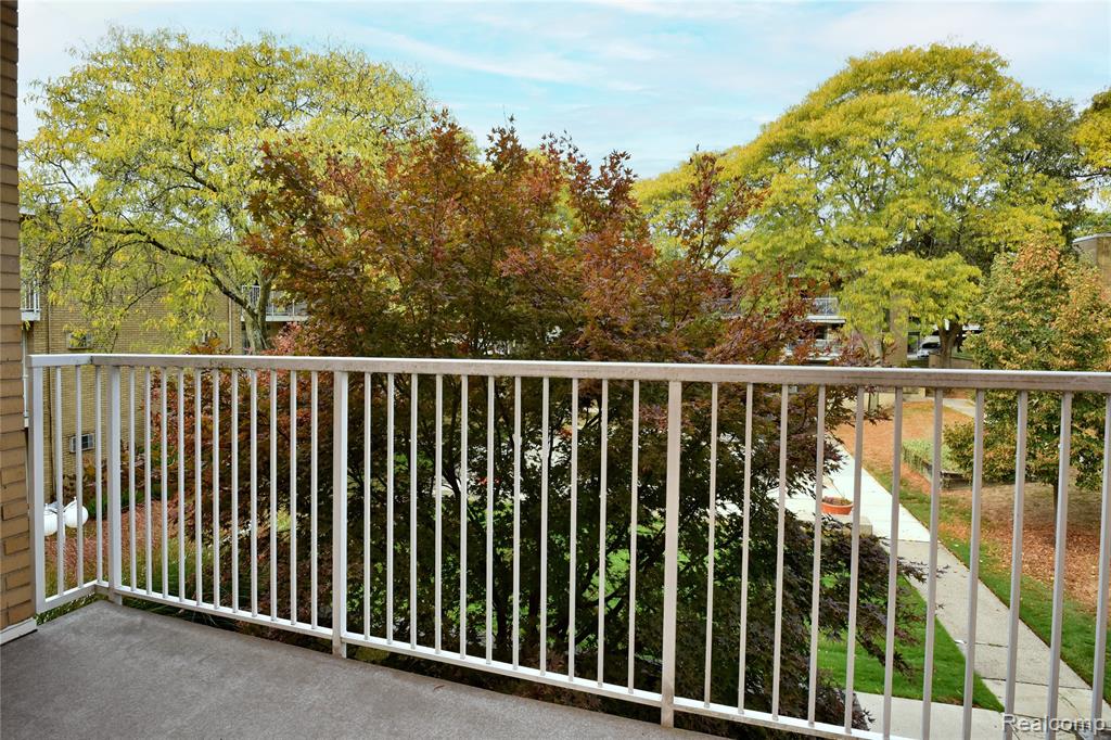 4909 Crooks Road, C7, Royal Oak, MI 48073 — Photo 4