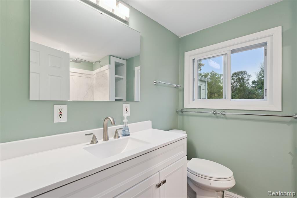 8466 Silver Lake Rd, Linden, MI 48451 — Photo 17