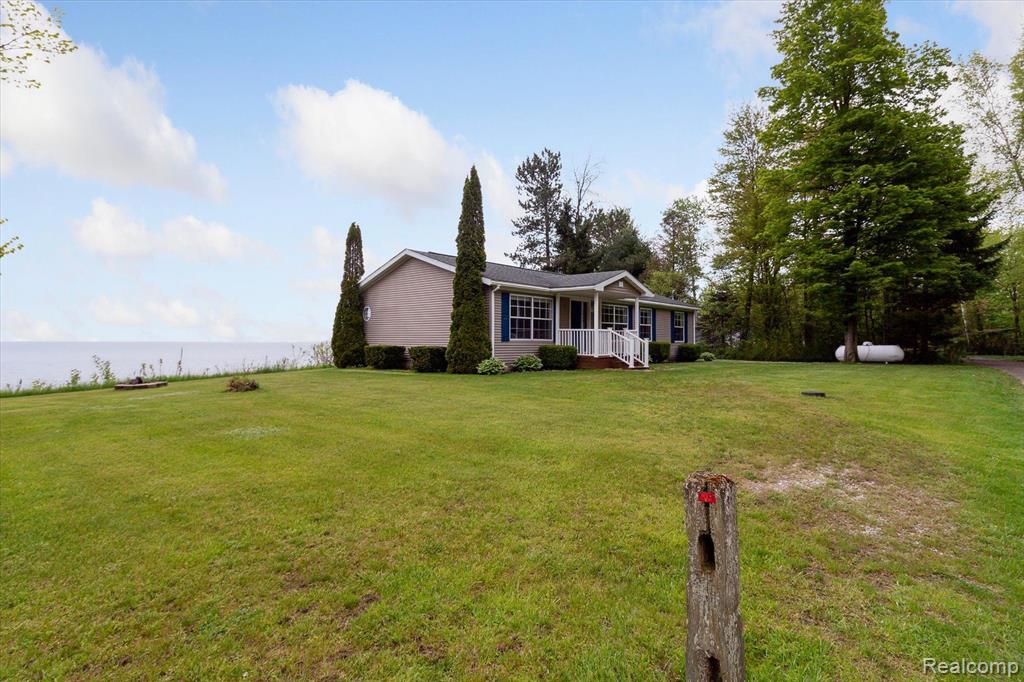 1515 LAKESIDE Drive, Harbor Beach, MI 48441 — Photo 2
