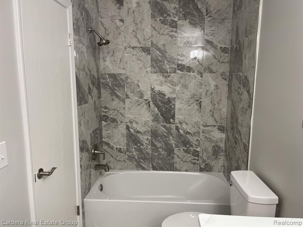 39563 Heatherheath Drive, Clinton Twp, MI 48038 — Photo 14
