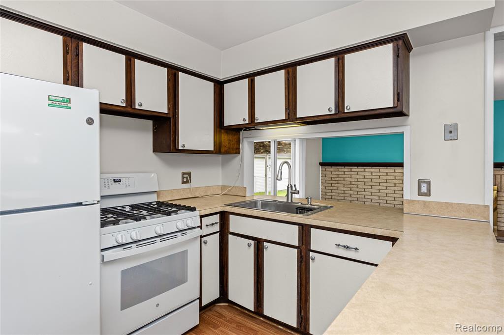 39619 Peters Drive, Canton, MI 48187 — Photo 11