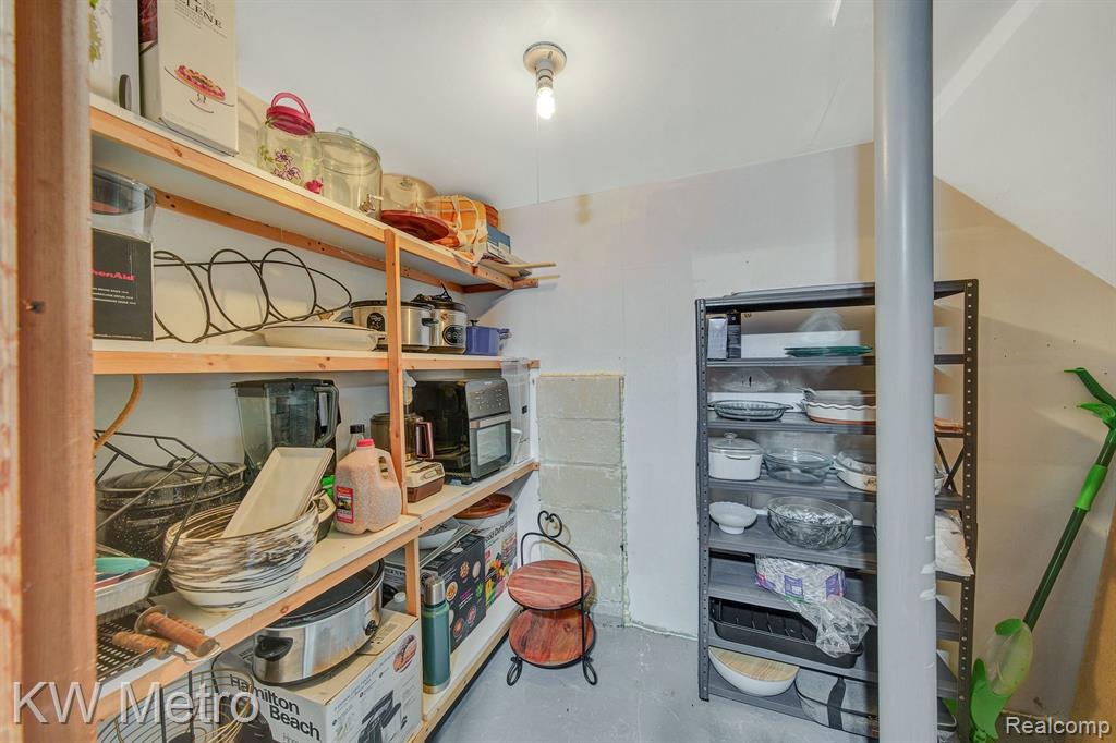 806 LOCKWOOD Road, Royal Oak, MI 48067 — Photo 27