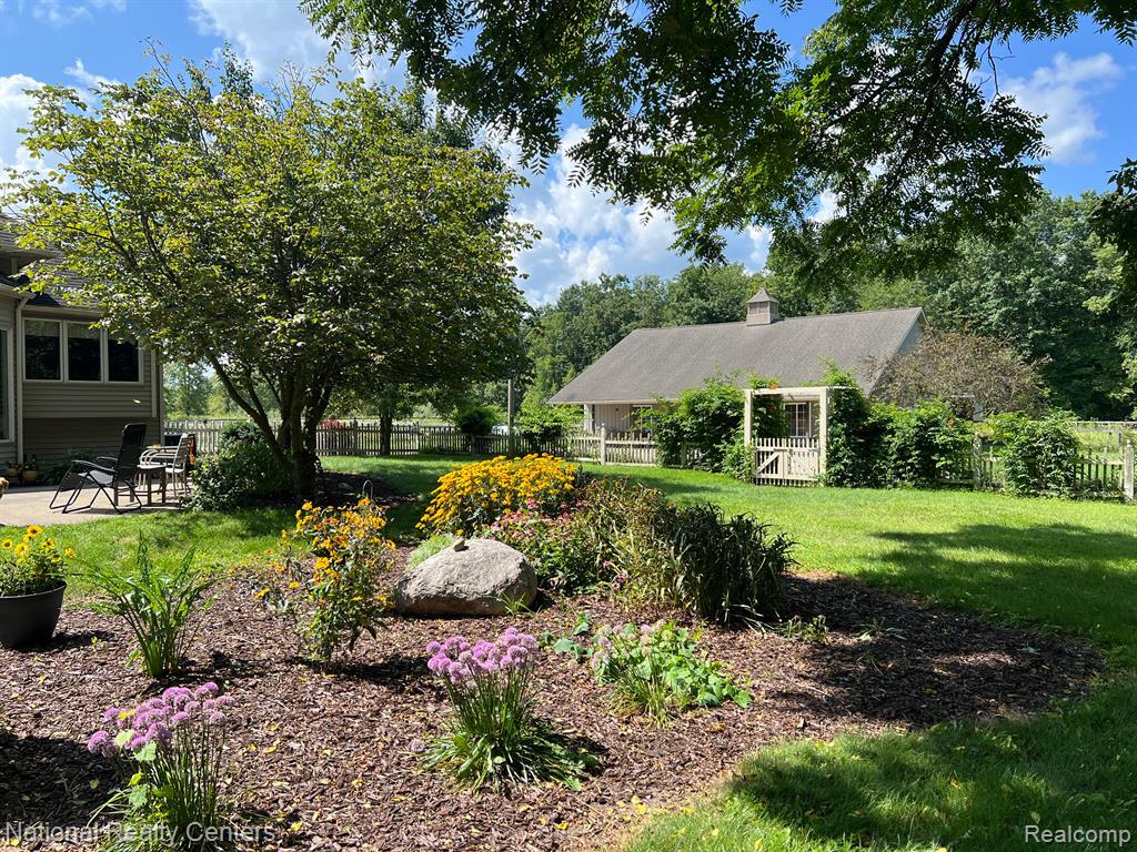 7125 MANOR Lane, Fowlerville, MI 48836 — Photo 10
