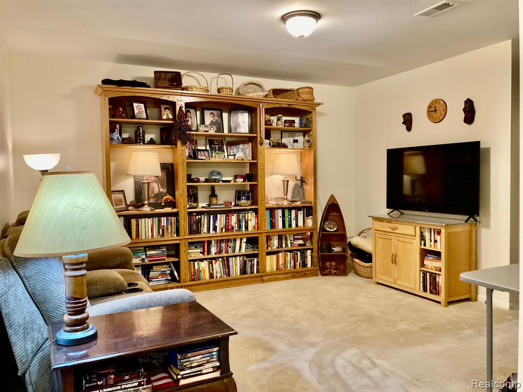1016 FOUNTAIN VIEW Circle, South Lyon, MI 48178 — Photo 11