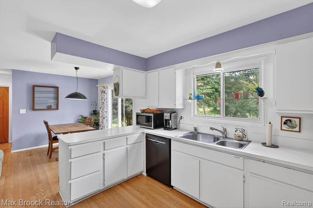 7456 Glengrove Drive, Bloomfield Hills, MI 48301 — Photo 7