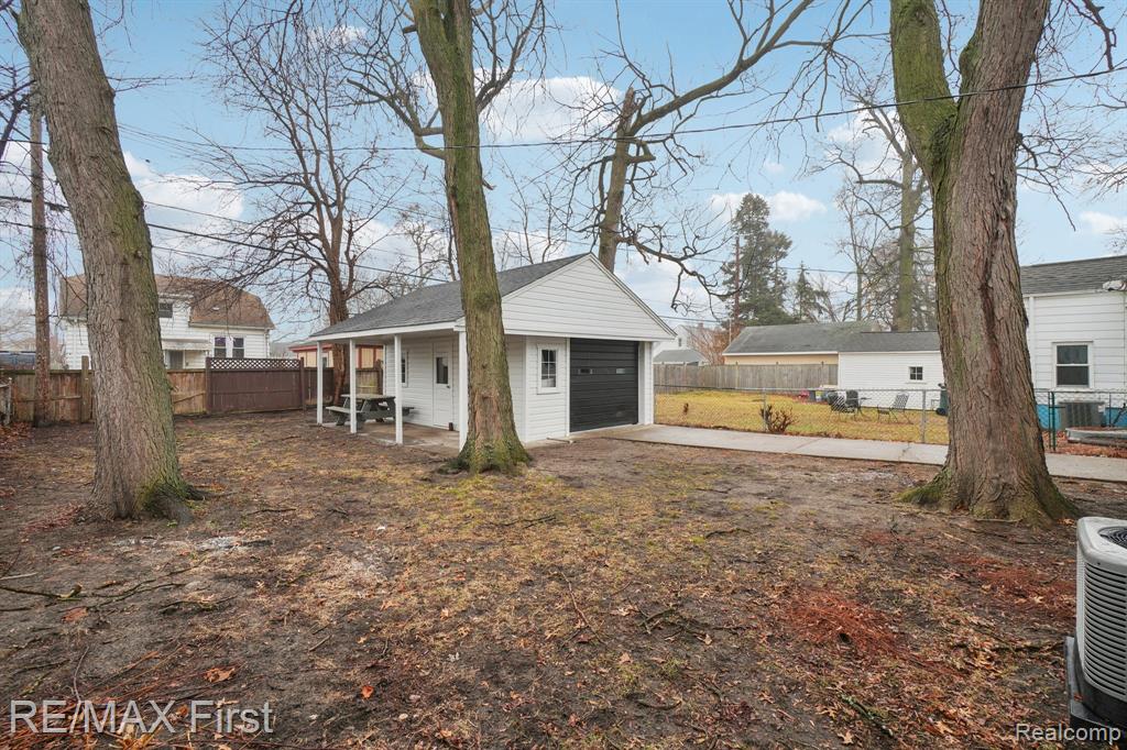 23818 Tawas Avenue, Hazel Park, MI 48030 — Photo 20