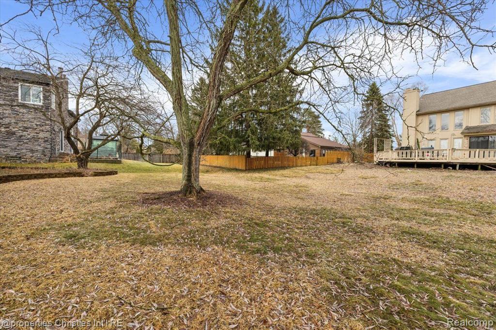 8241 LAKE PINE Drive, Commerce Twp, MI 48382 — Photo 51