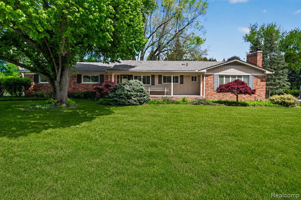 857 Helston Road, Bloomfield, MI 48304