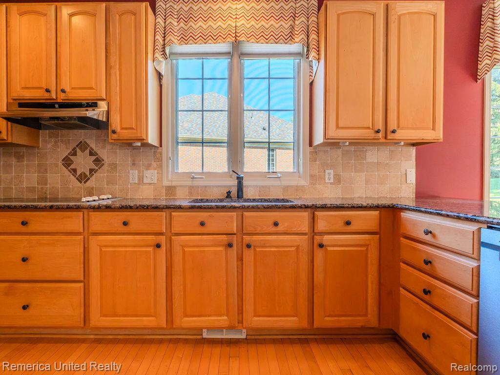 7429 Pine Vista Drive, Brighton, MI 48116 — Photo 17