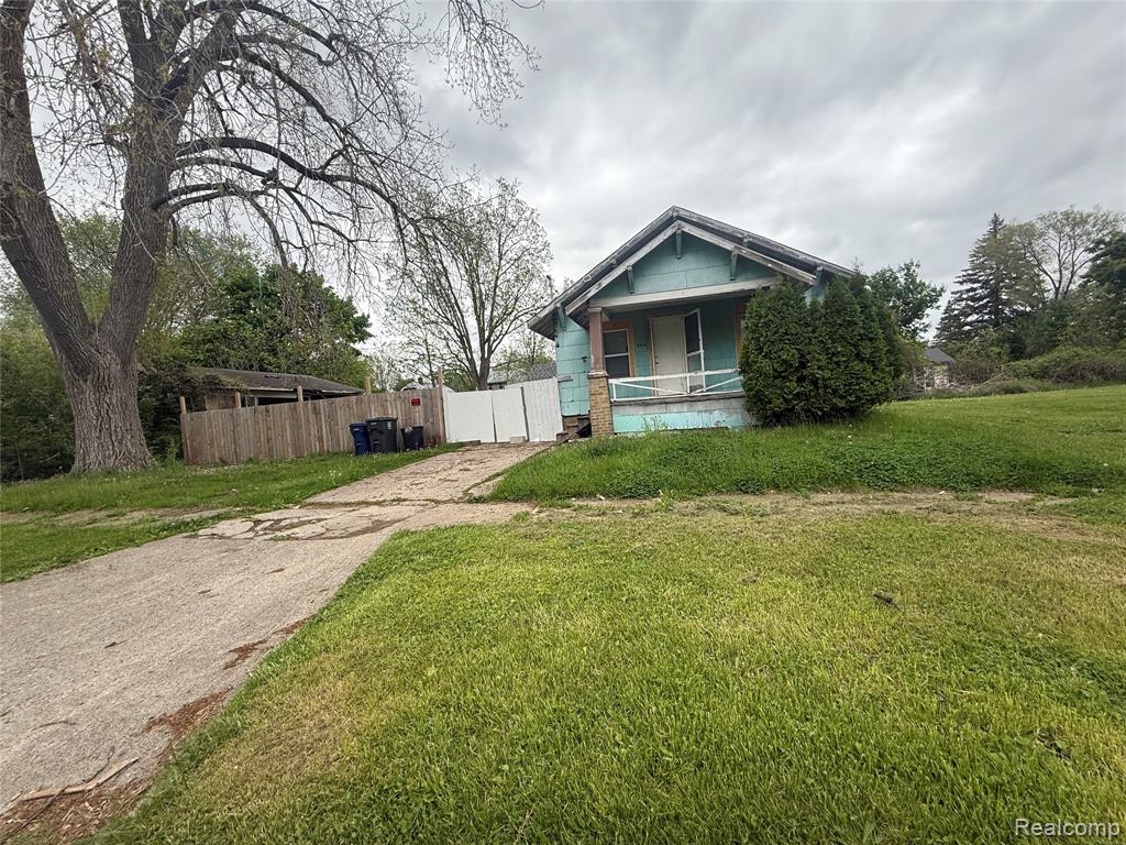 834 Remington Avenue, Flint, MI 48507 — front exterior