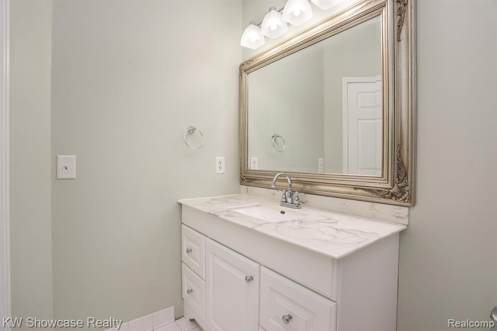 43104 PROVIDENCE Lane, Canton, MI 48188 — Photo 20