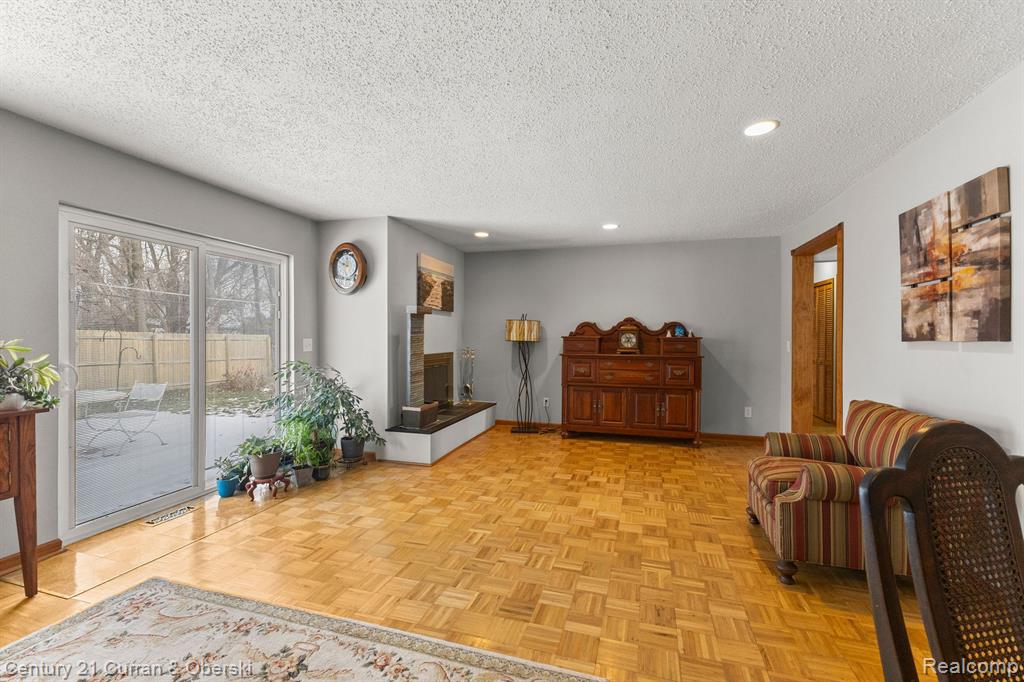 4051 JOHNSON Drive, Sterling Heights, MI 48310 — Photo 12