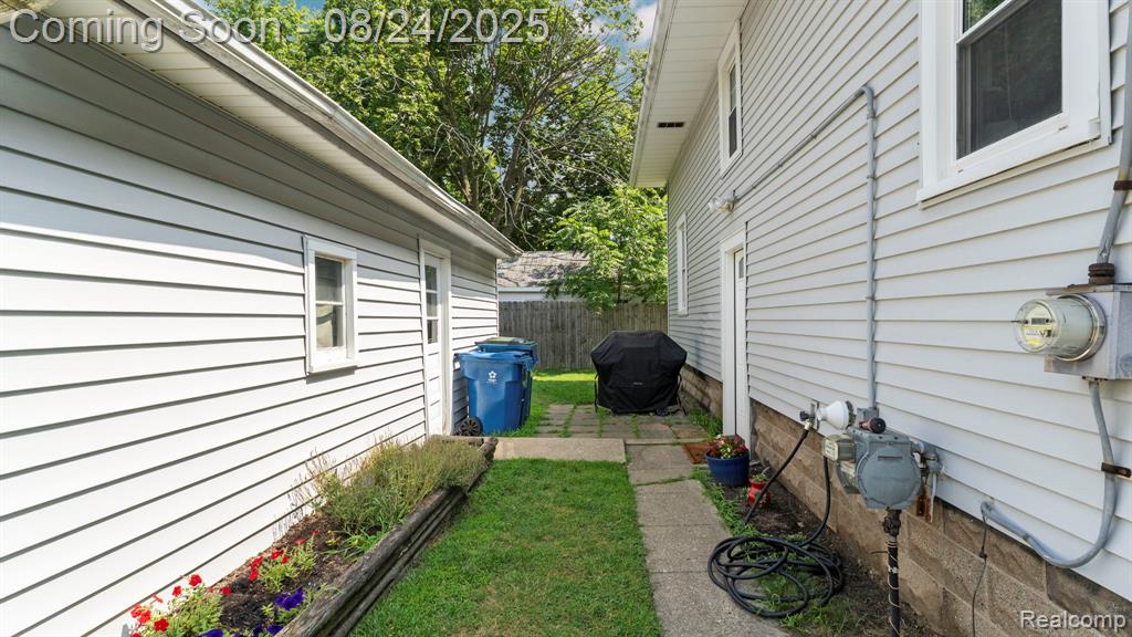 701 Baird Street, Holly, MI 48442 — Photo 17