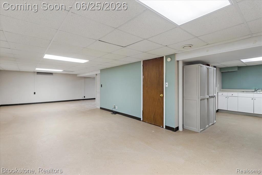 24210 Beverly Street, Oak Park, MI 48237 — Photo 16