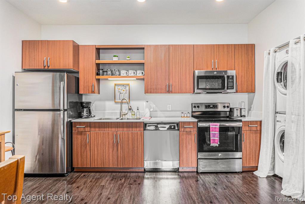 630 S GARFIELD Avenue, 202, Traverse City, MI 49686 — Photo 12