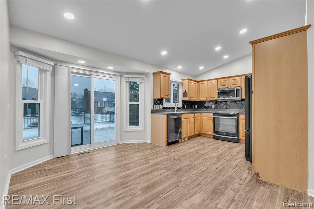 47179 Southern Cross Drive, Macomb, MI 48044 — Photo 9