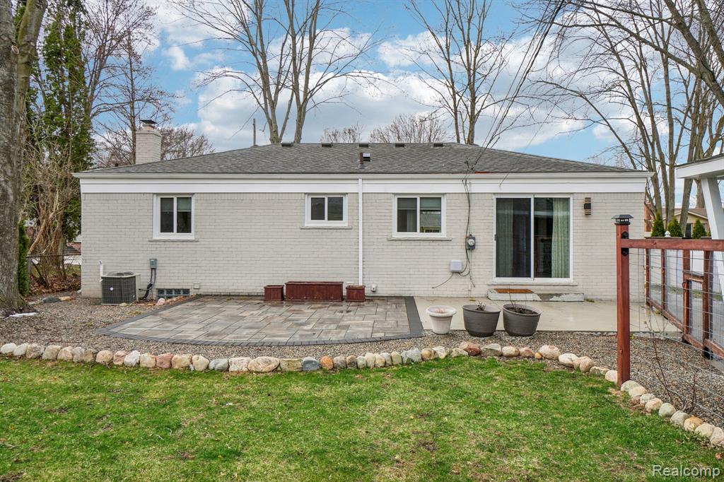 1156 Sycamore Drive, Rochester, MI 48307 — Photo 32