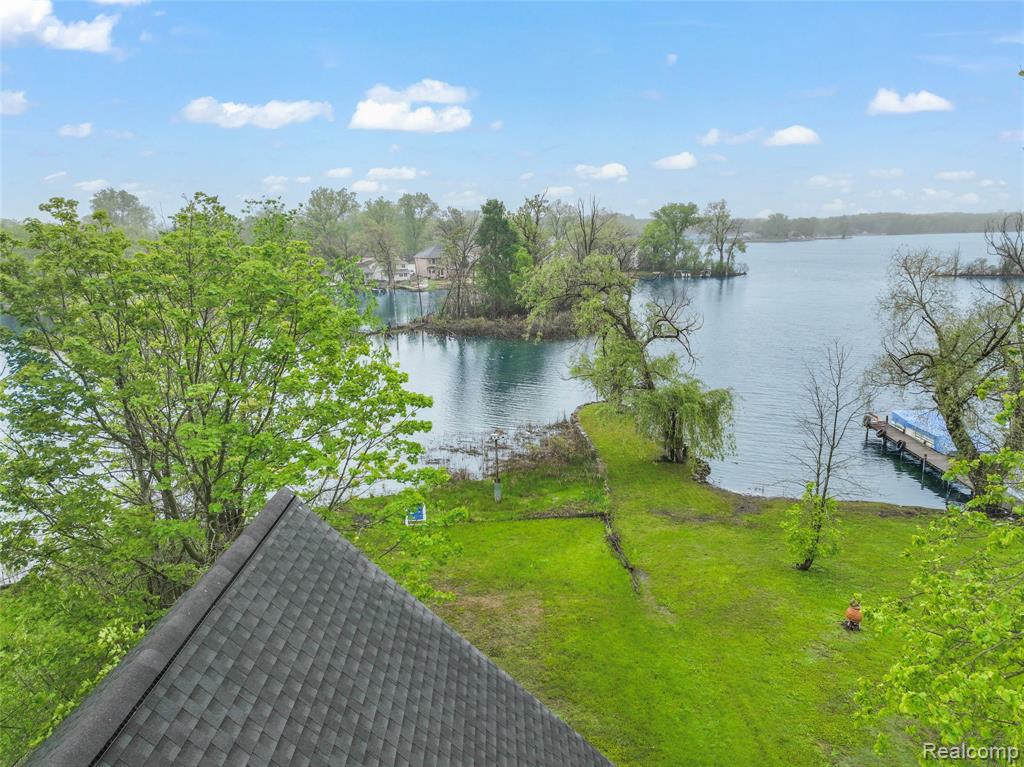 8844 RIVERSIDE Drive, Brighton, MI 48116 — Photo 29