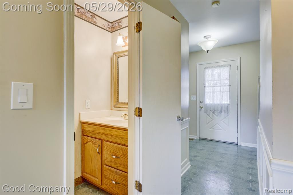 845 Hadley Road, Rochester Hills, MI 48307 — Photo 17