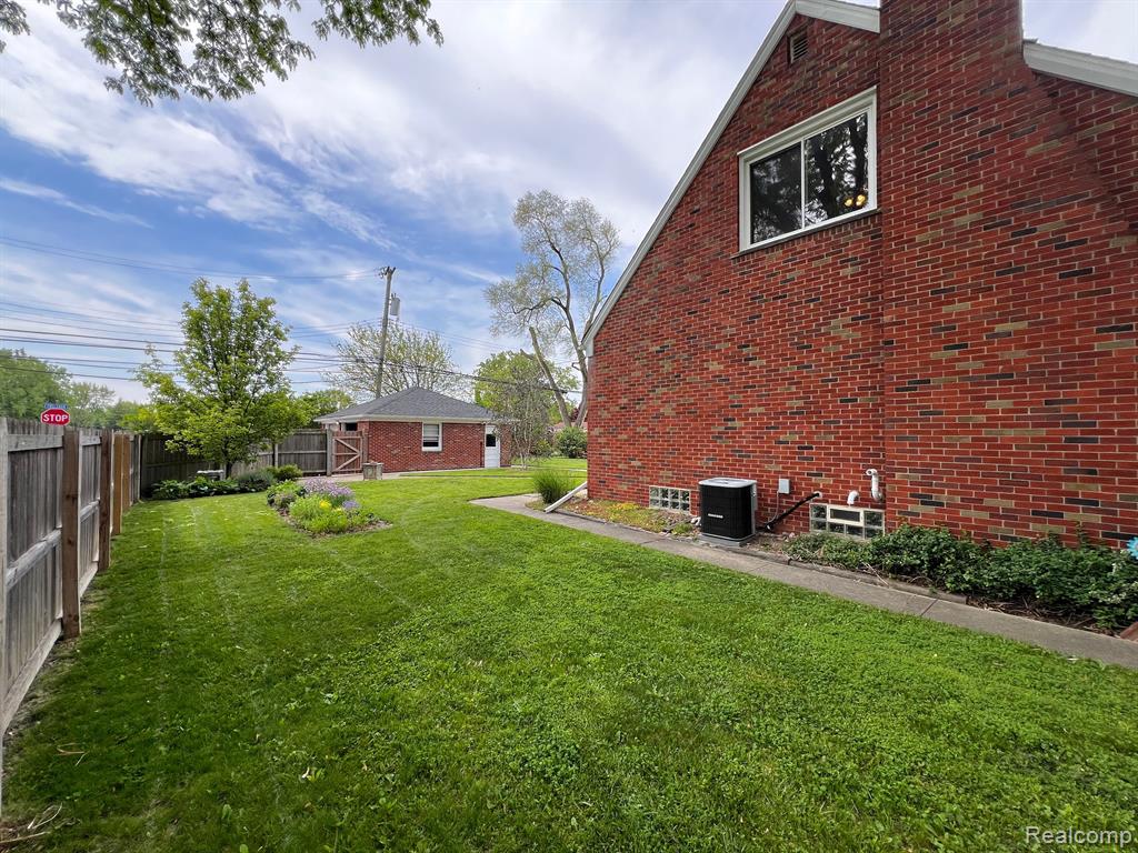 8488 HARDING, Center Line, MI 48015 — Photo 4