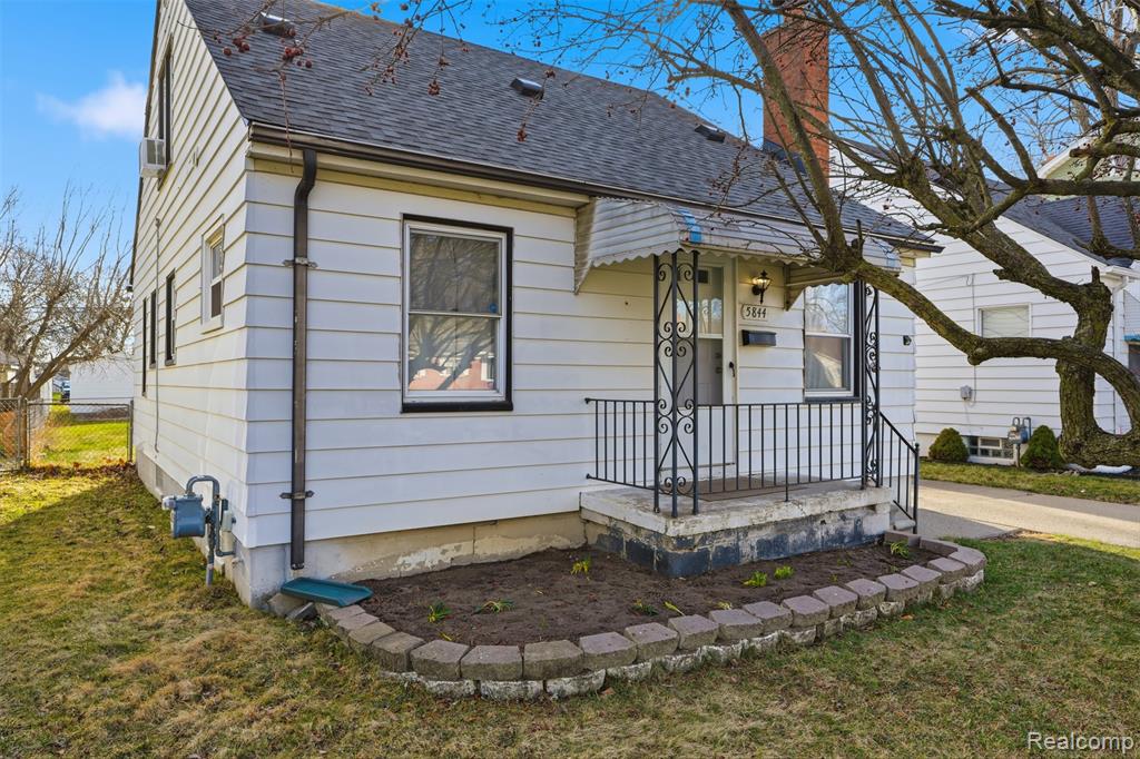 5844 Gilman Street, Garden City, MI — Photo 2
