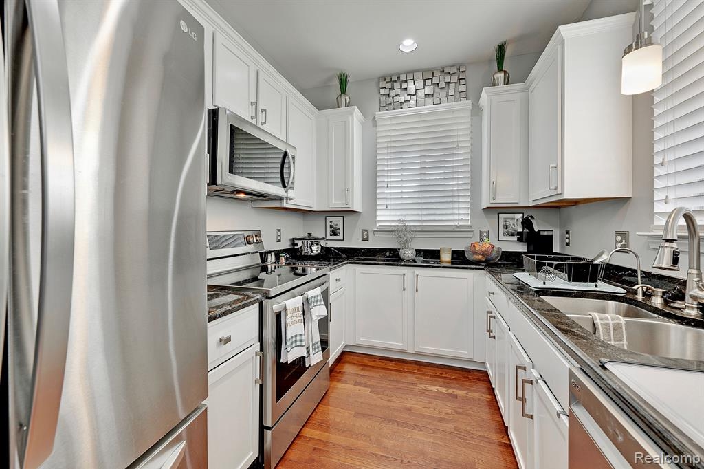 28285 COTTAGE Lane, New Hudson, MI 48165 — Photo 16