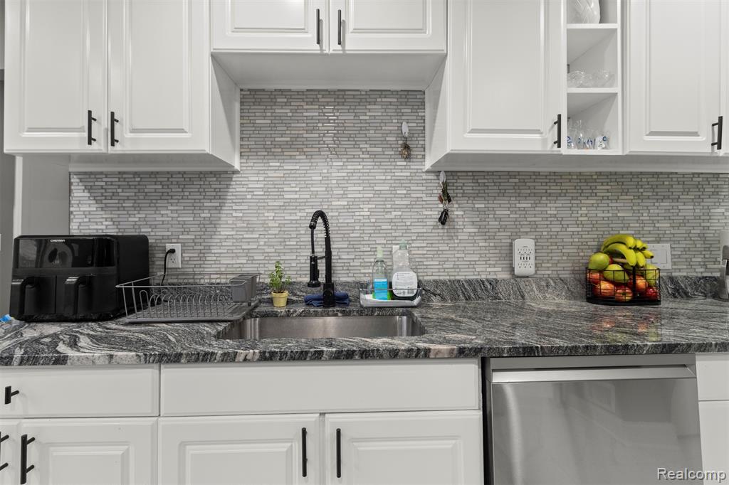 4221 Campbell Street, Dearborn Heights, MI 48125 — Photo 11