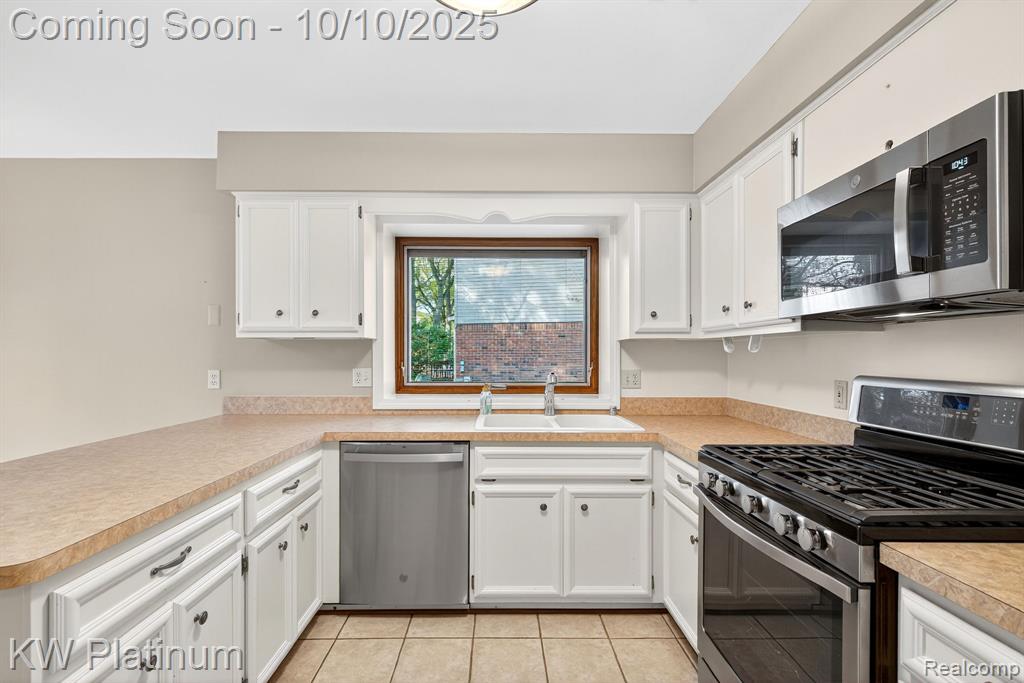 842 Timberline Drive, Rochester Hills, MI 48309 — Photo 15
