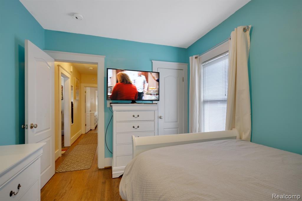 832 Pinecrest Drive E, Fenton, MI 48220 — Photo 8