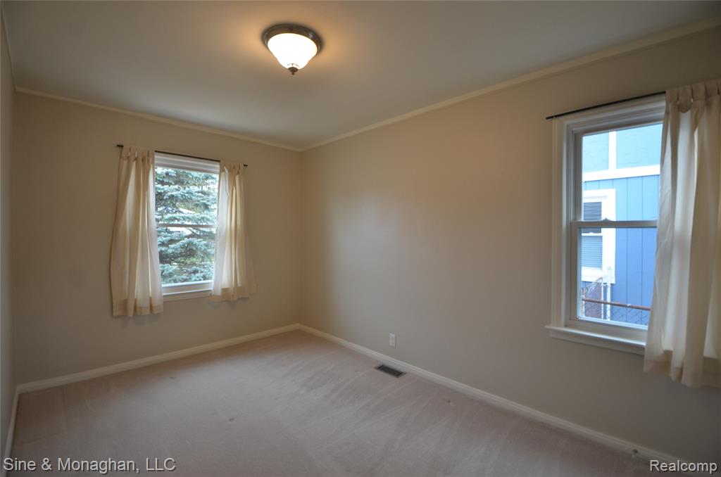 421 W Kalama Avenue S, Madison Heights, MI 48071 — Photo 19