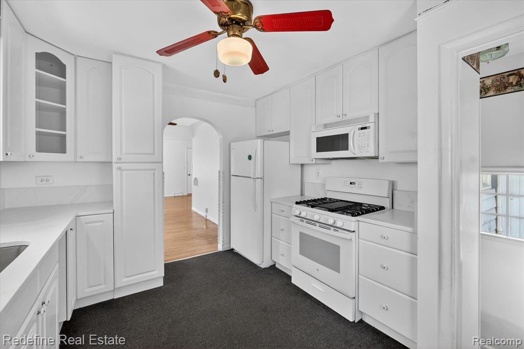 3207 Waukegan Street, Auburn Hills, MI 48326 — Photo 13