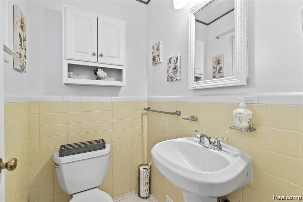 8575 DARLENE Street, Warren, MI 48093 — Photo 12