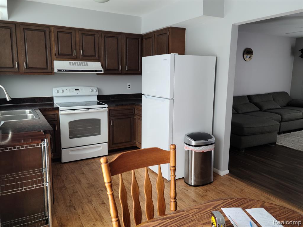 9242 PANAMA Avenue, Ypsilanti, MI 48198 — Photo 16