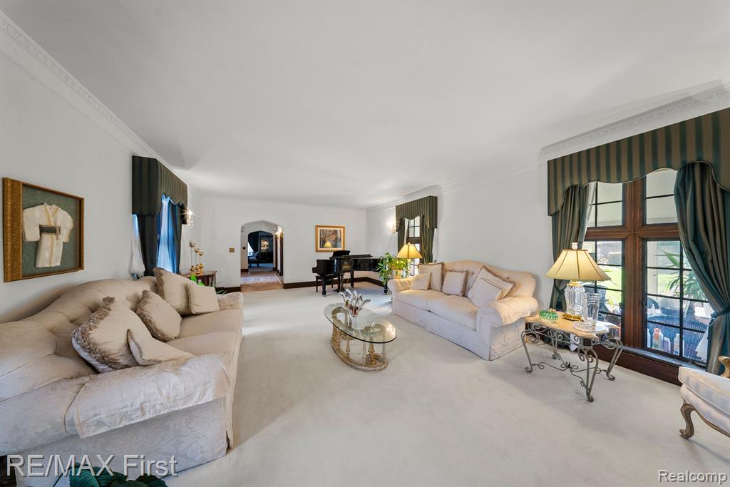 725 W BOSTON Boulevard, Detroit, MI 48202 — Photo 12
