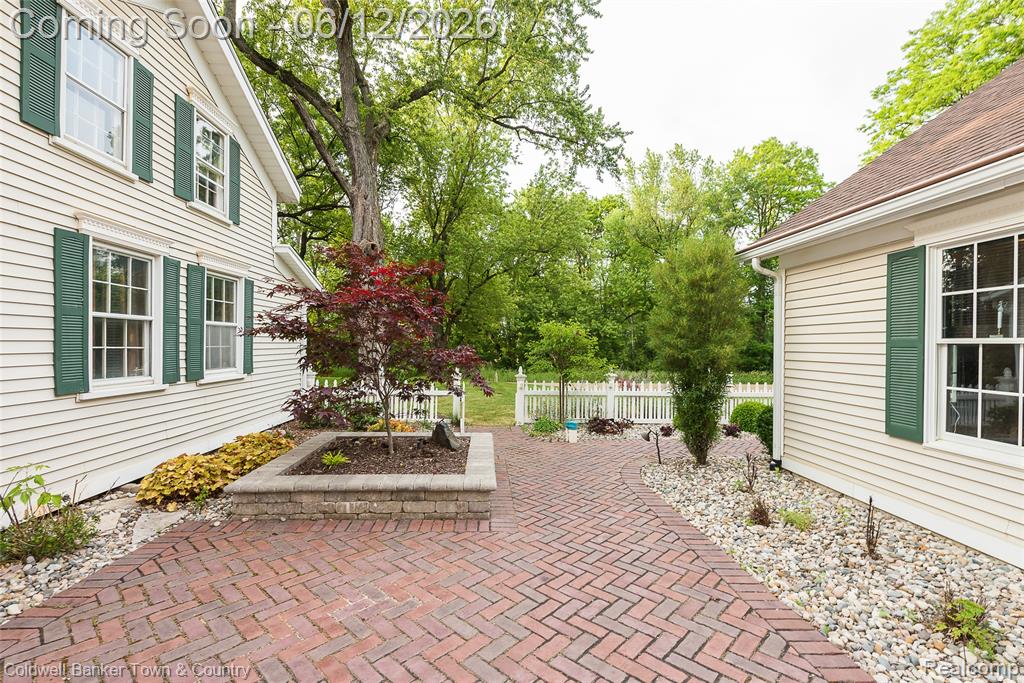10196 Faussett Road, Fenton, MI 48430 — Photo 7