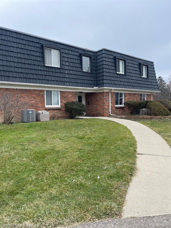 1800 COLONIAL VILLAGE Way, 3, Waterford, MI 48328 — Photo 2