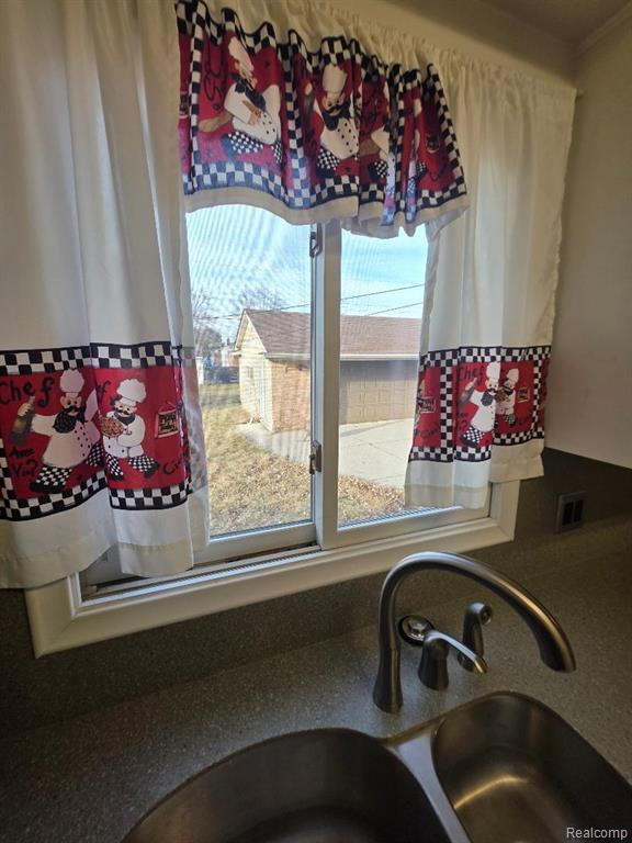 32620 Maplewood Street, Garden City, MI — Photo 11