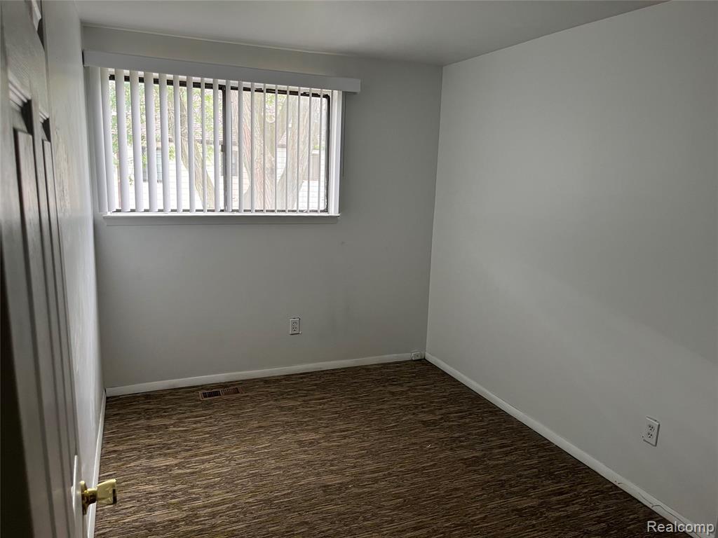 8436 hickory Dr, Sterling Heights, MI 48312 — Photo 5