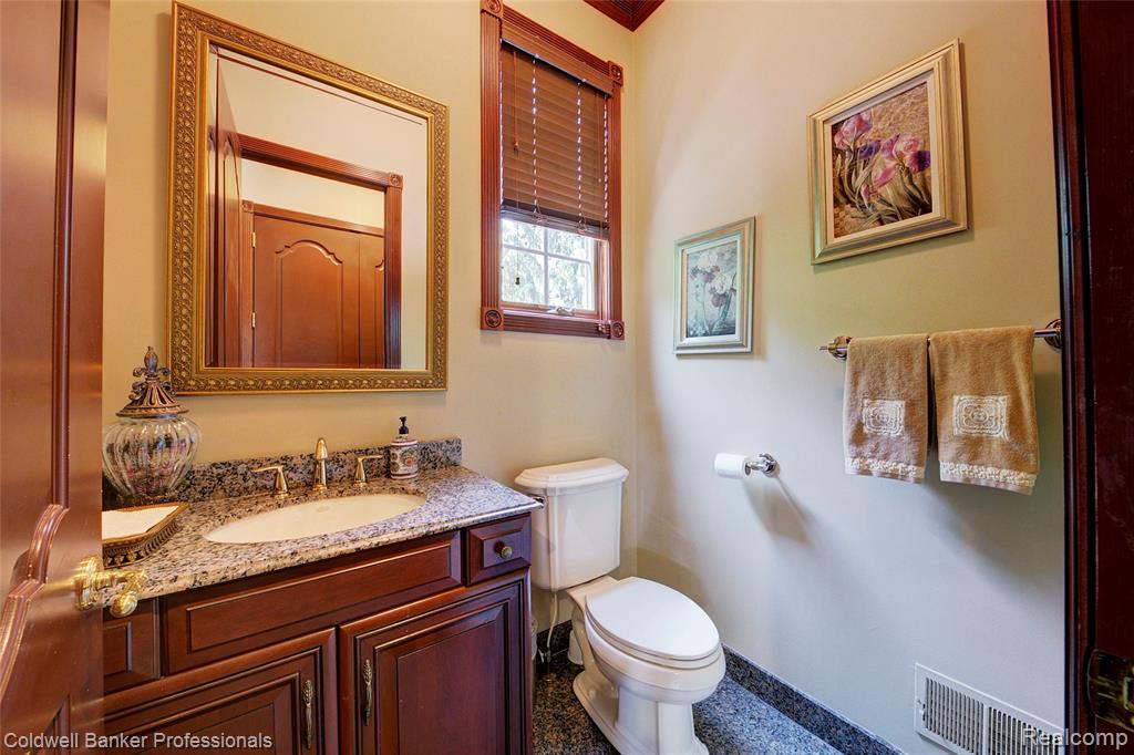 4546 Forest Edge Lane, West Bloomfield, MI 48323 — Photo 22