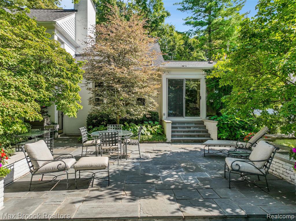 919 W Glengarry Circle, Bloomfield Hills, MI 48301 — Photo 58